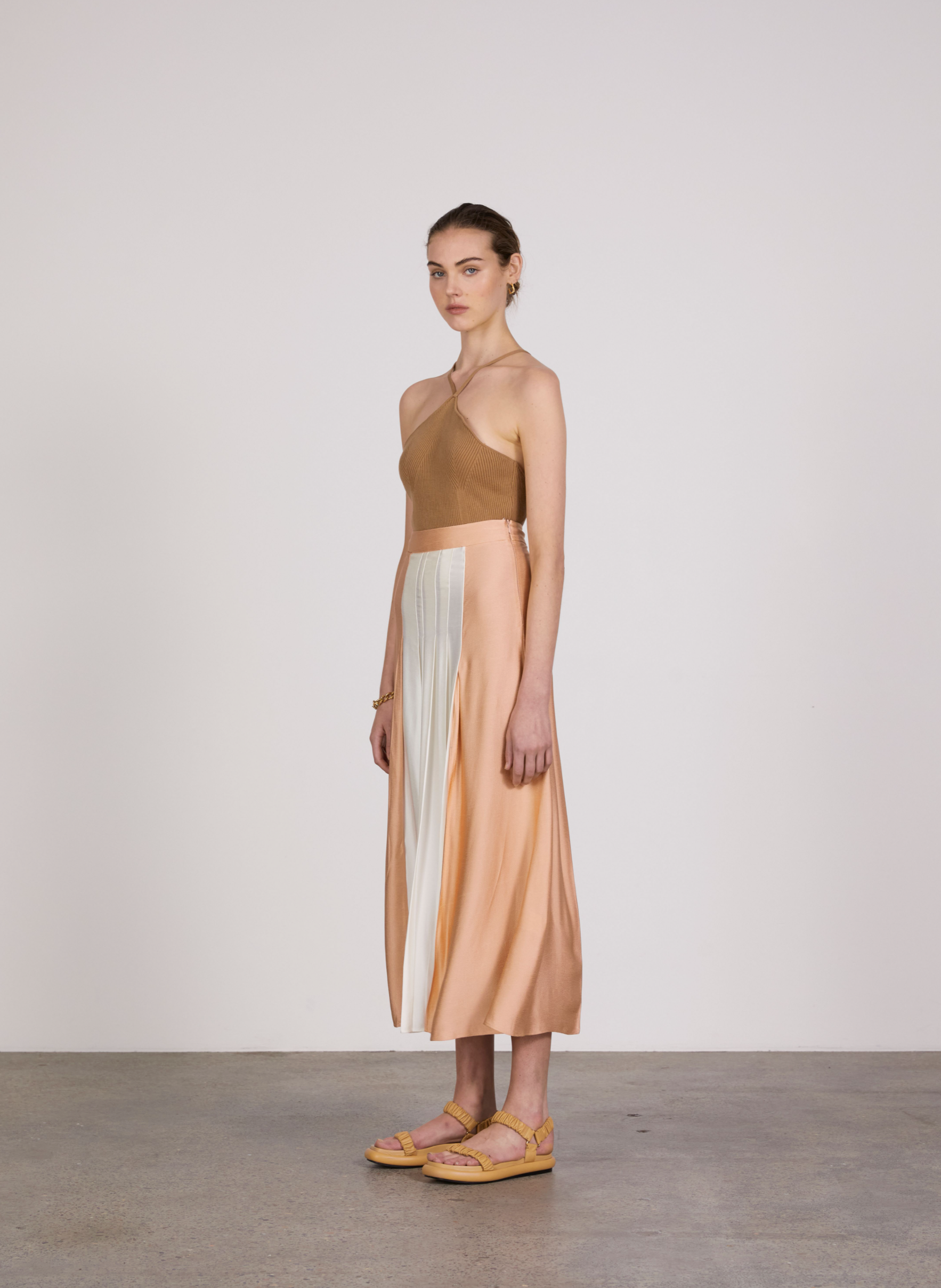 Anna Quan | Sable Skirt - Peach With Snow Contrast – Sisters u0026 Co