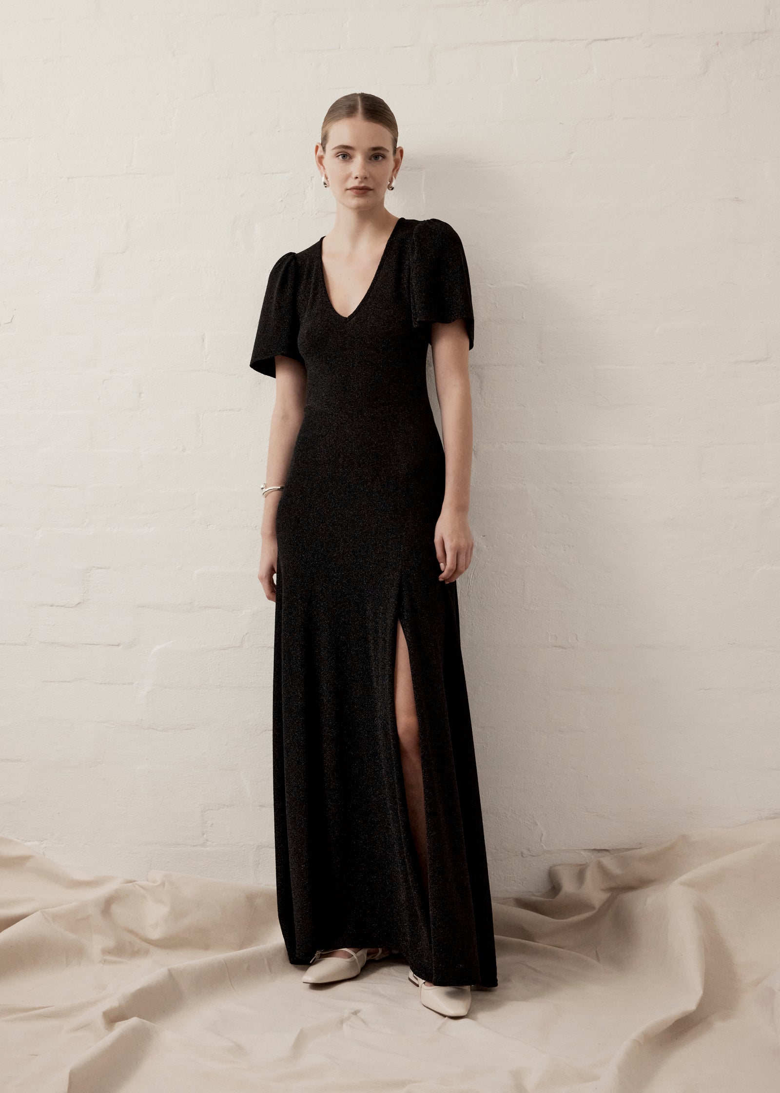 Luxe De Valentina | Fluted V-Neck Como Maxi Dress - Black