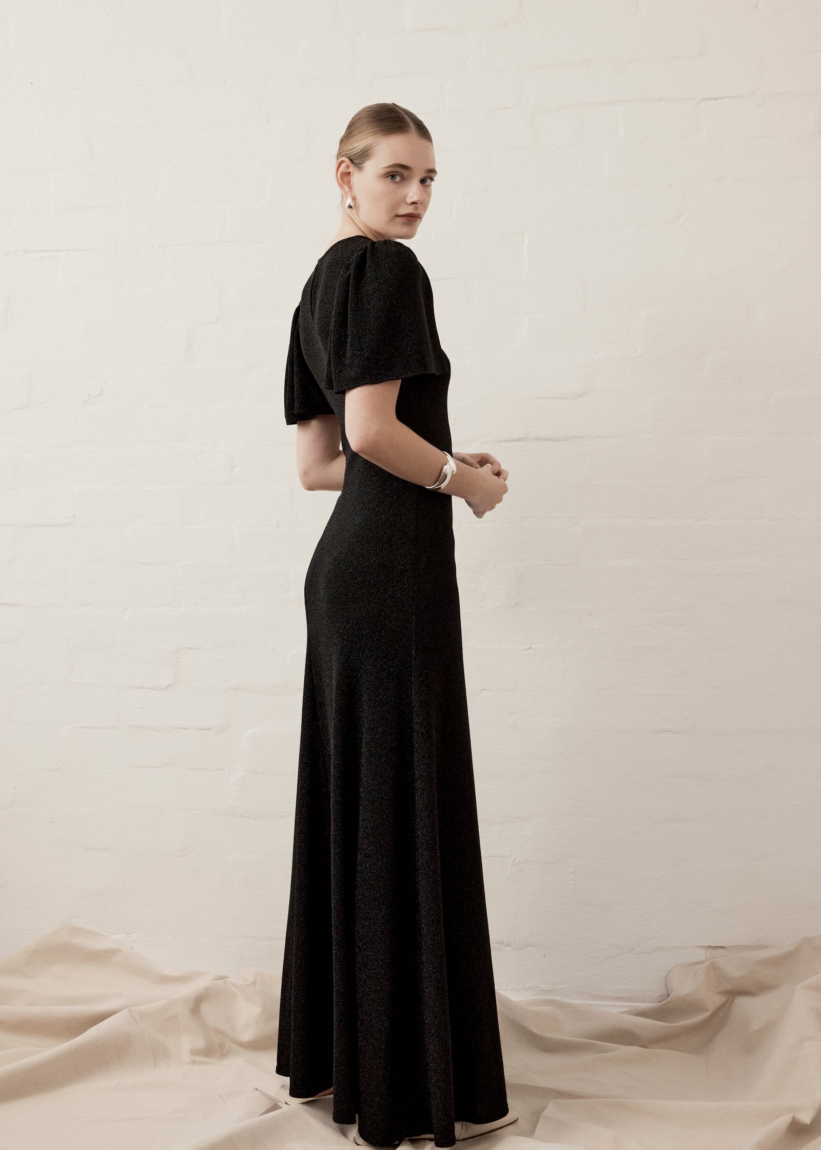 Luxe De Valentina | Fluted V-Neck Como Maxi Dress - Black