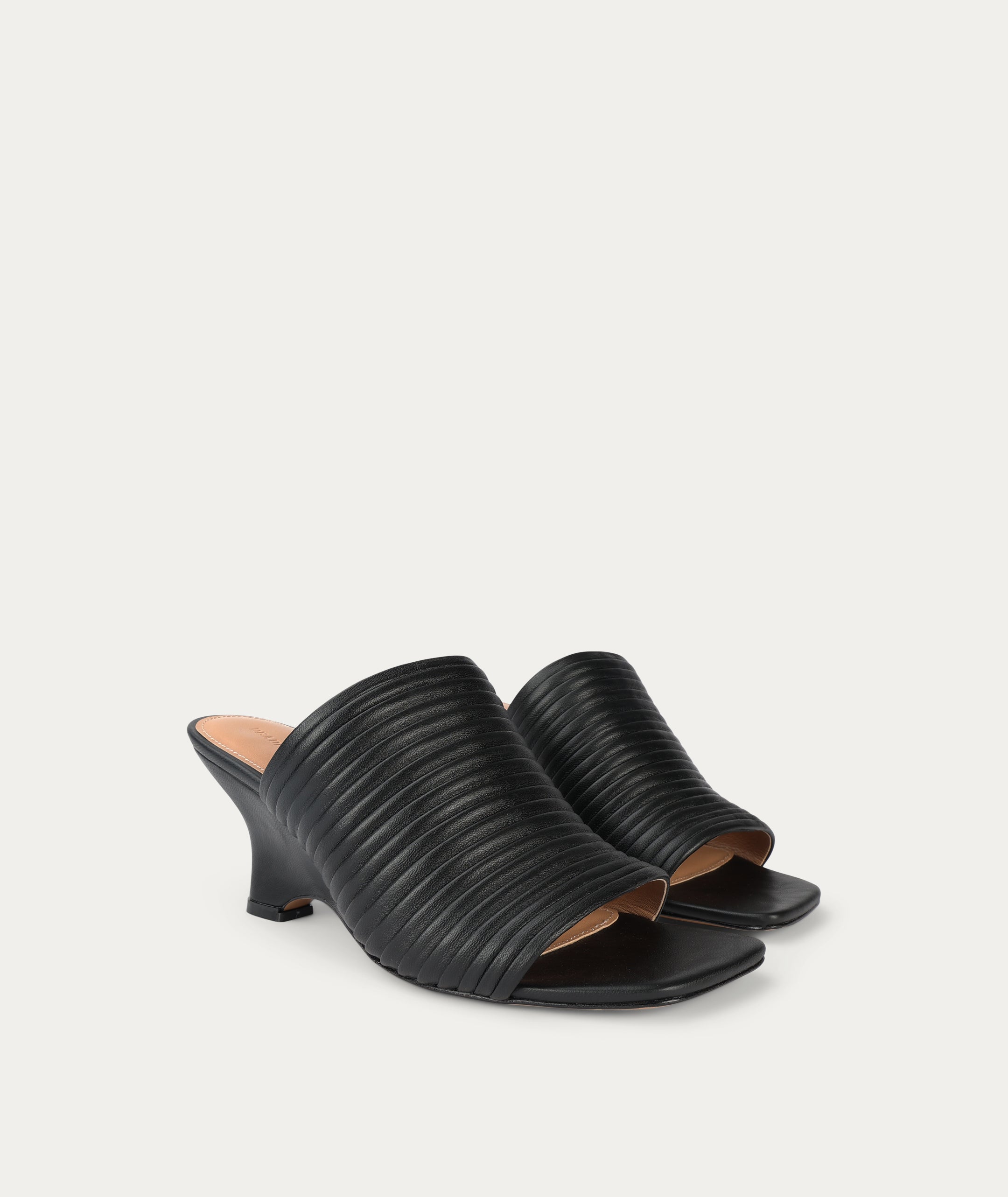 Deadly Ponies | Caballo Mule - Black Pleated