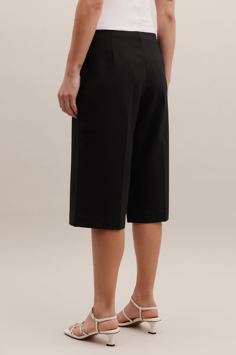 Rebe | Long Tailored Short - Black