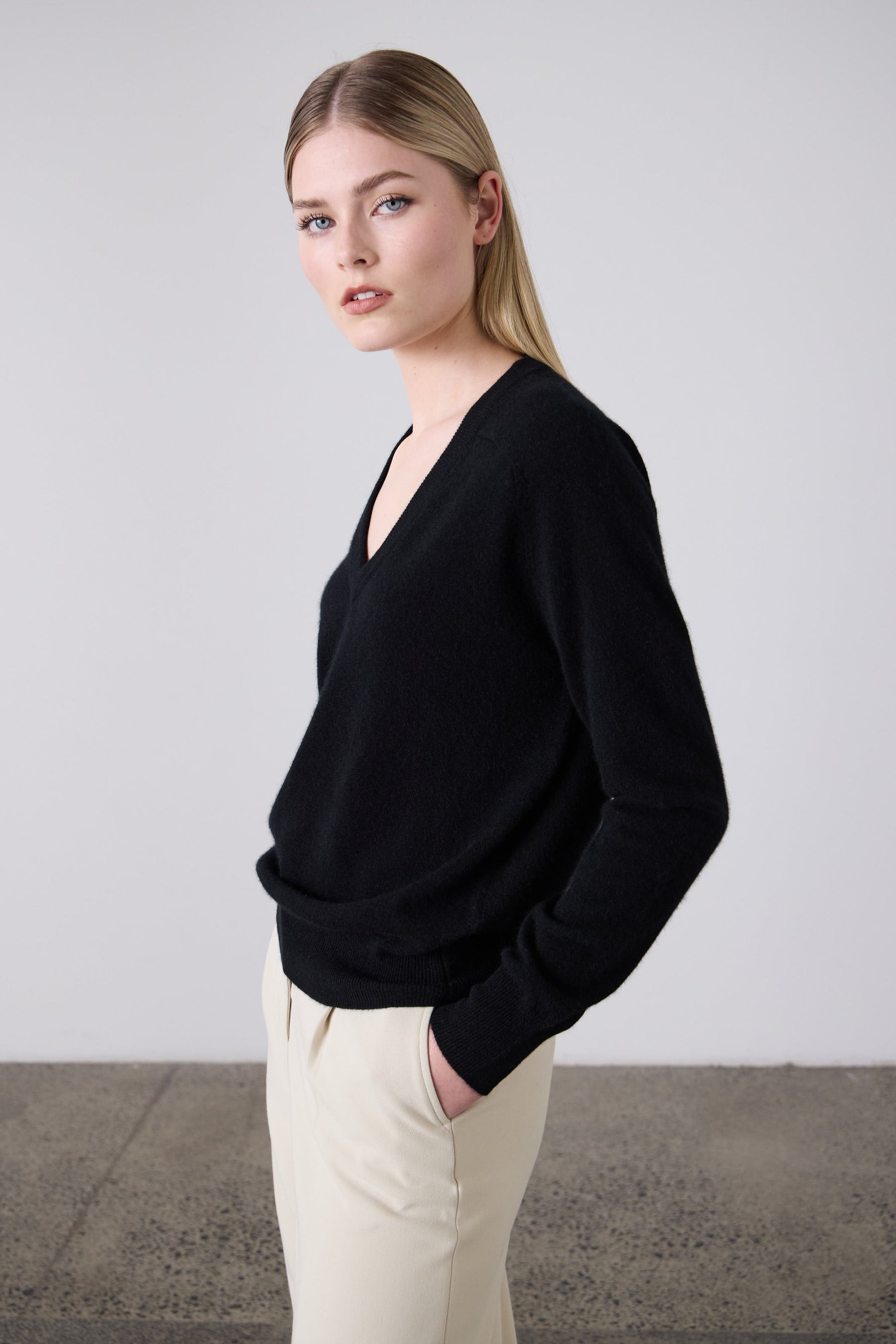 Laing | Amy Cashmere V Neck - Black