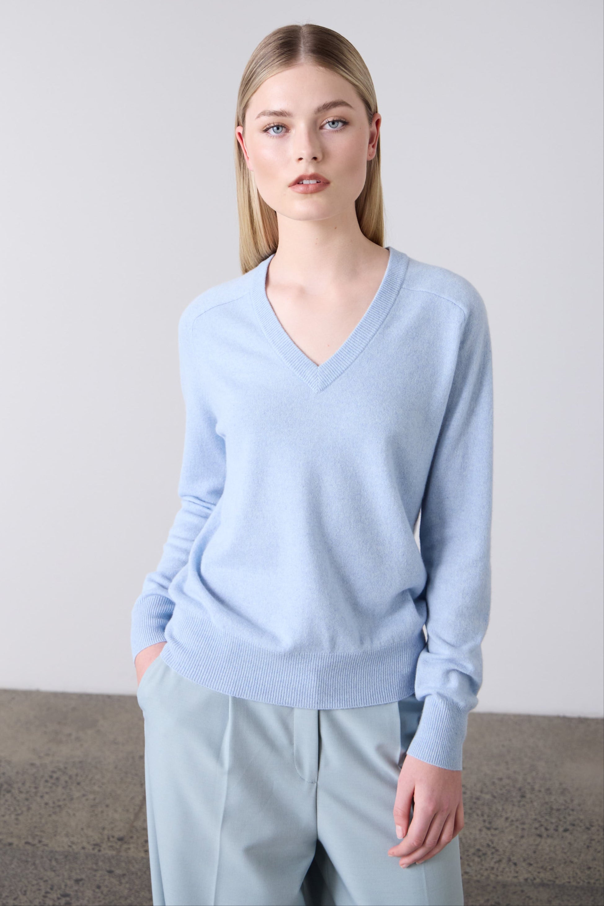 Laing | Amy Cashmere V Neck - Sky