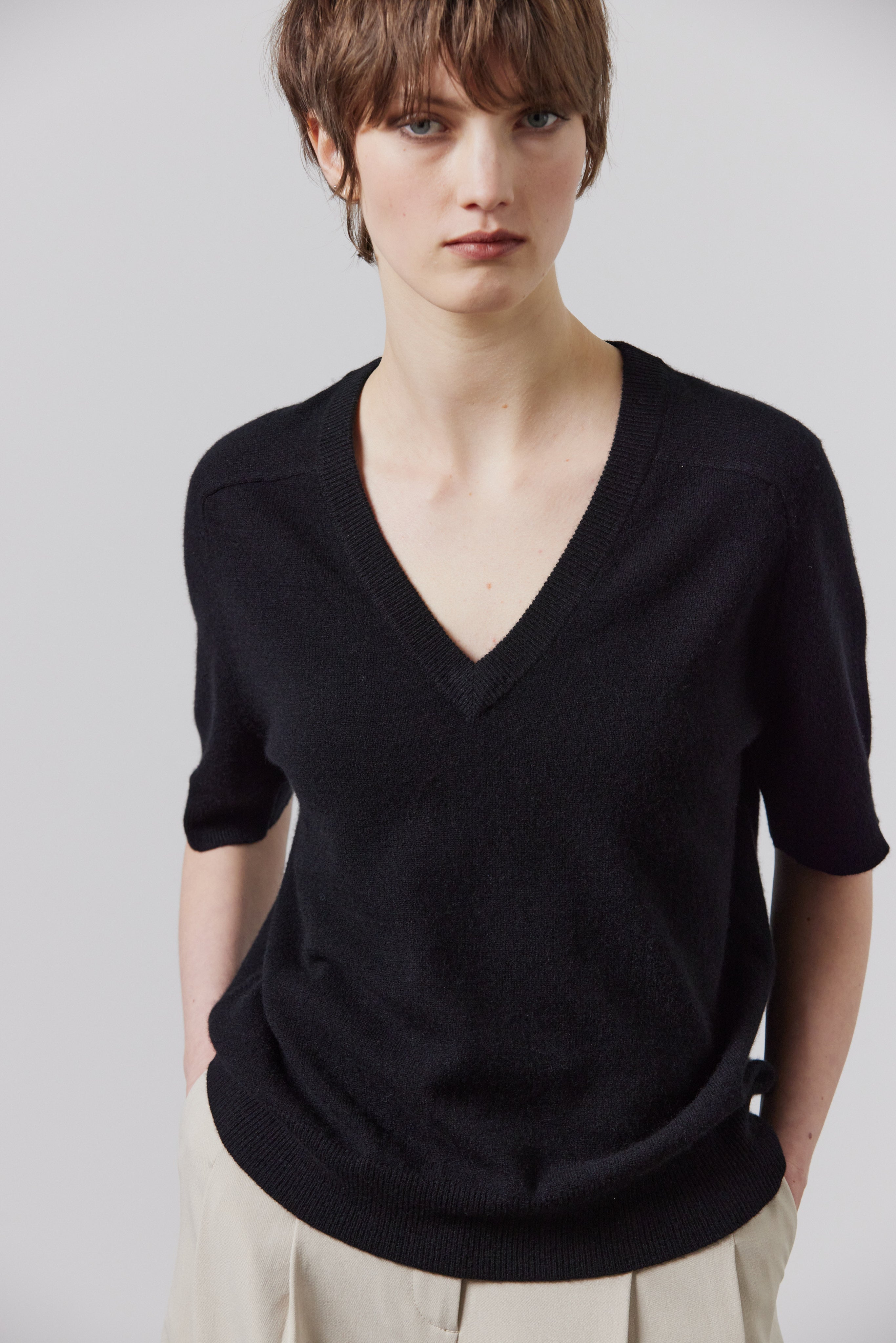 Laing | Jasper Cashmere V Neck - Black