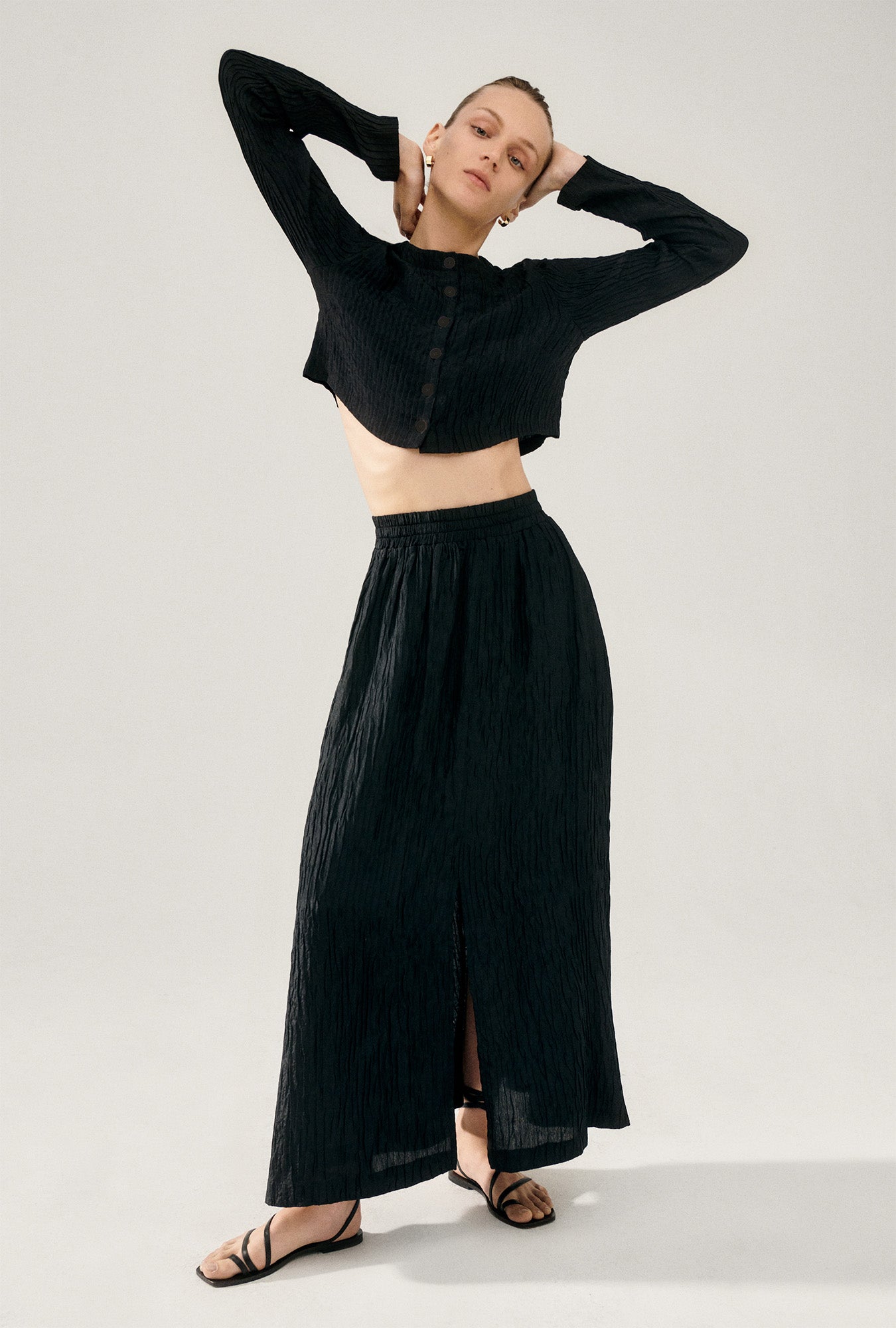 Silk Laundry | Crinkle Collarless Crop Shirt - Black