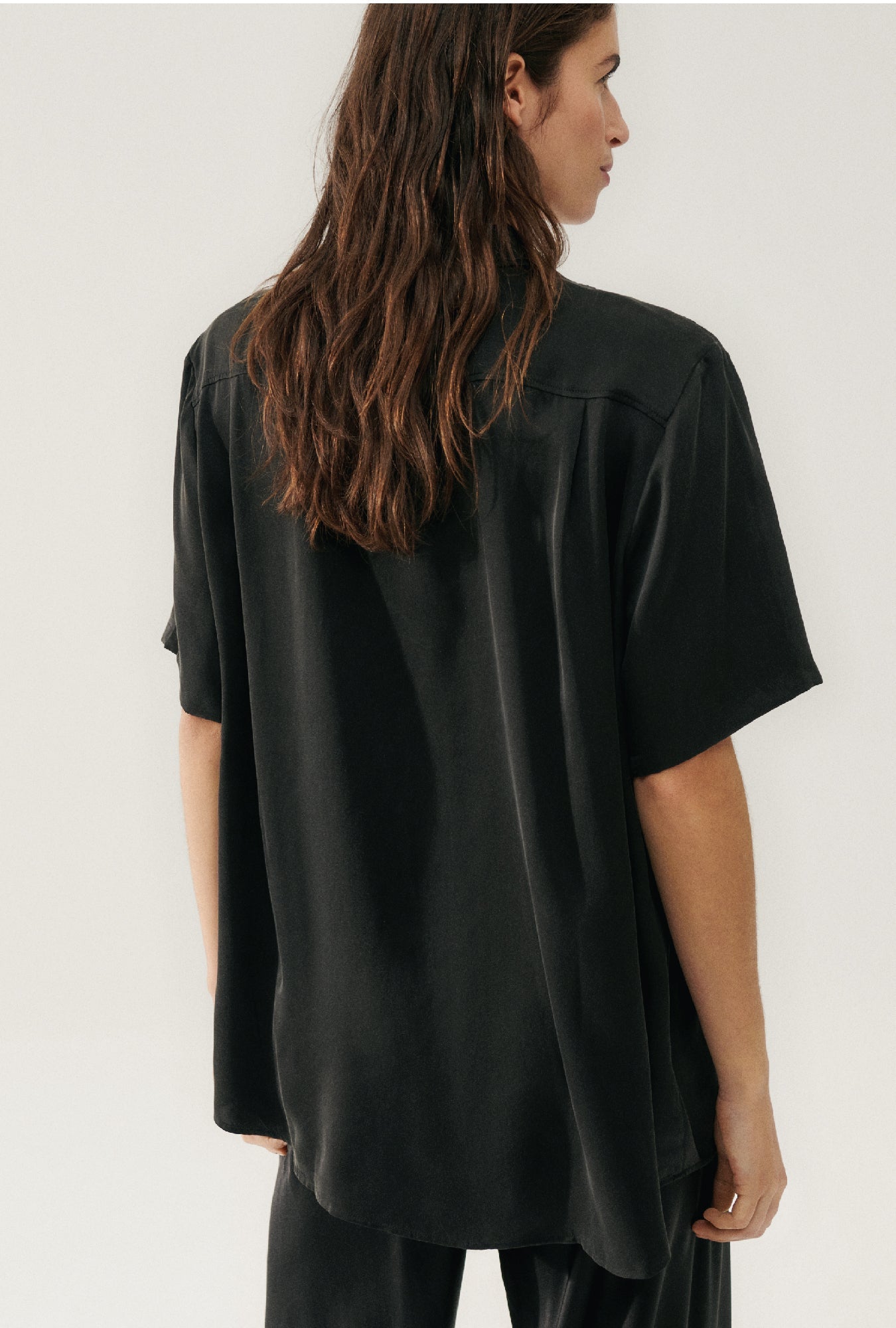 Silk Laundry | Short Sleeve Boyfriend Shirt - Black