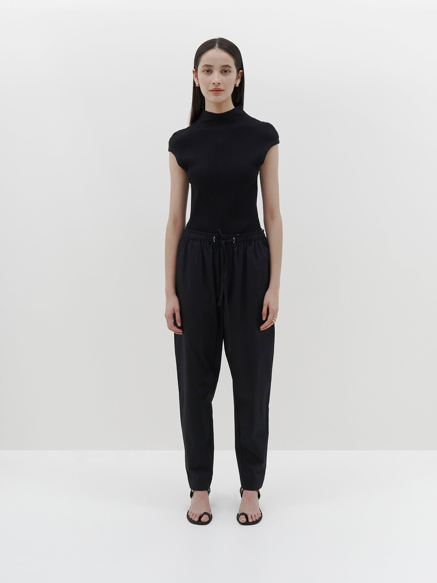 BASSIKE | Pull On Poplin Pant - Black